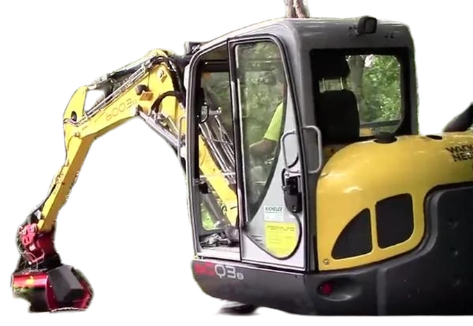 Excavator cu cap de tocare PRINOTH
