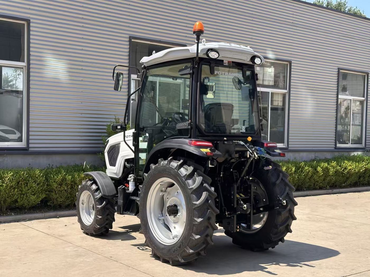Tractor FOTRAK ME504C gri, foto de fabrică