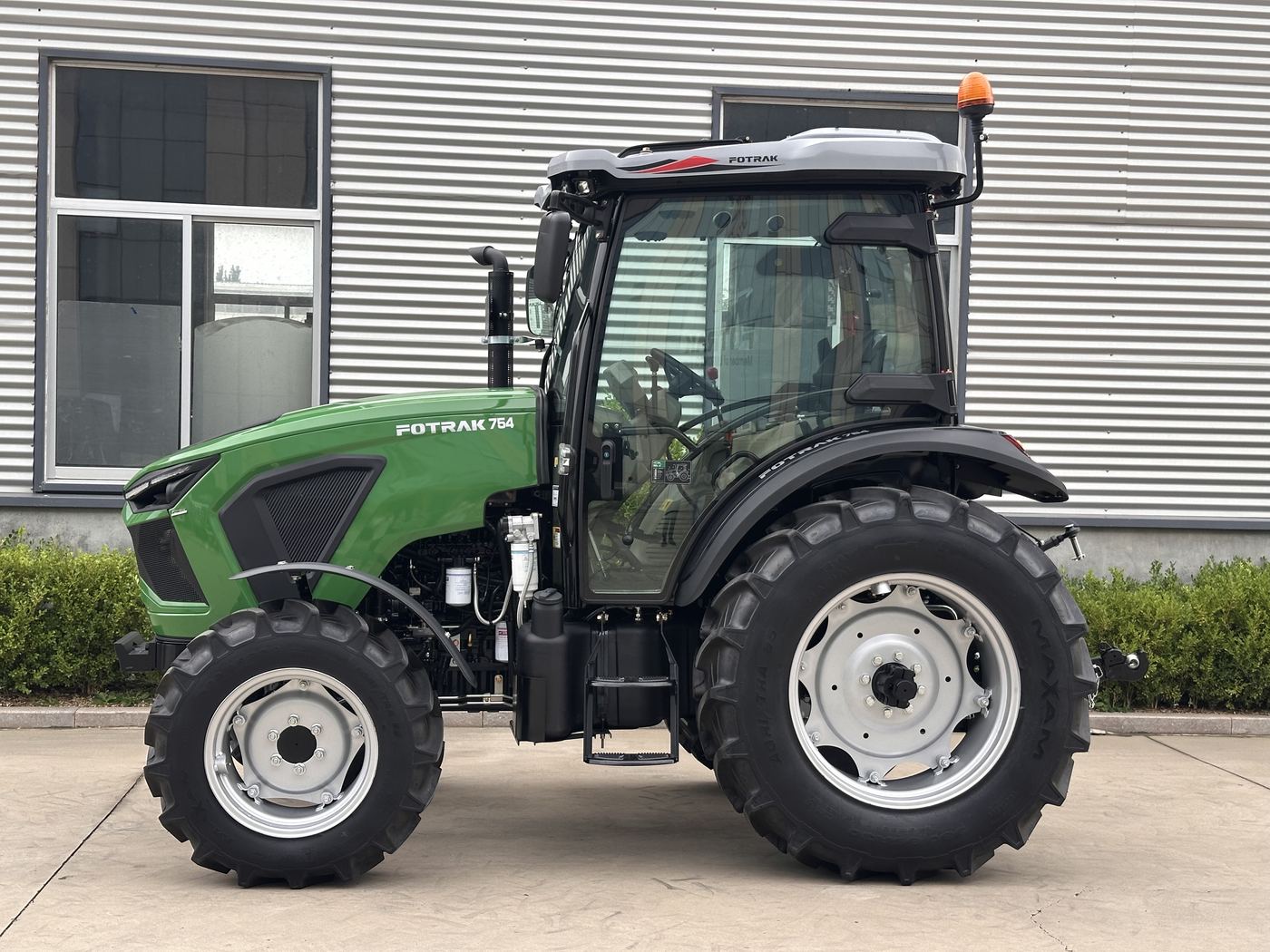 Tractor FOTRAK MK754C verde, foto de fabrică
